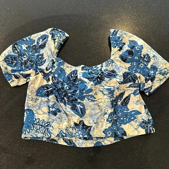 H&M Cropped Blouse with Bubble Sleeve in Blue Floral Print Size Medium - Picture 6 of 6